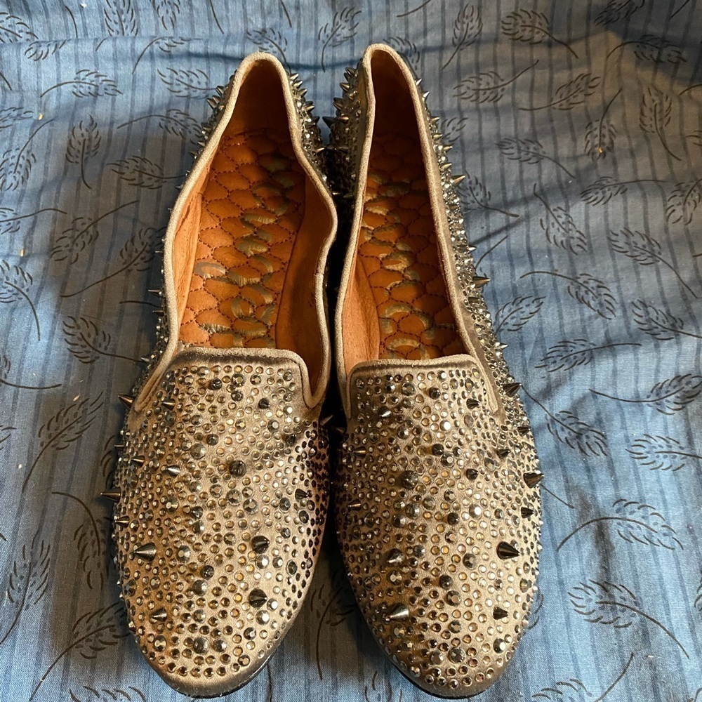 Sam Edelman Adena spiked flats. 6 - Picture 2 of 7